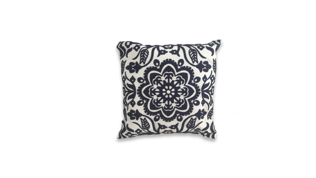Cojin con motivos en azul